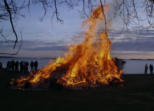 Glad valborg! Lördagsstängt på Gävledepån.